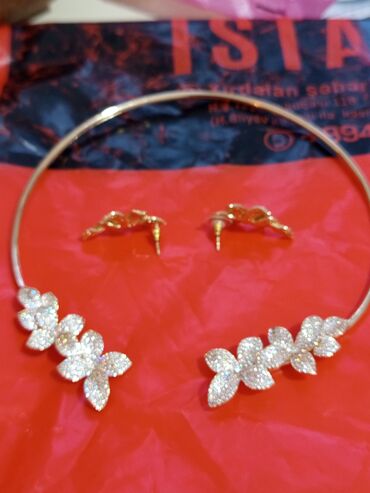 Bijuteriya dəstləri: Kolye və sırğalar - Dizayn: Qızılı rəngdə, çiçək motivli. Hər bir — 5