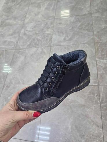 Ostale cipele: ✨ Cipele koje su osvojile poverenje kupaca već treću godinu zaredom! 👣 na lalafo.rs — 4 Ostale cipele: ✨ Cipele koje su osvojile poverenje kupaca već treću godinu zaredom! 👣 — 4