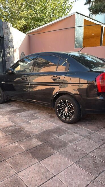 Hyundai: Hyundai Accent: 1.4 l | 2009 il Sedan — 9