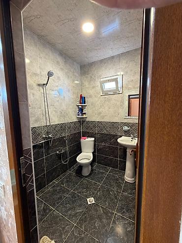 taxta ev satilir: 3 otaqlı, 120 kv. m, Orta təmir — 6