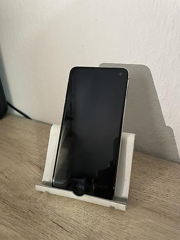 note 3: Samsung Galaxy S10e, перламутрово‑белый (Prism White) - Компактный — 3