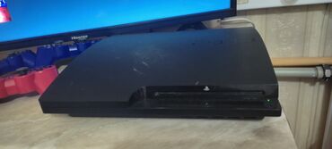 PS3 (Sony PlayStation 3): Ps3 В хорошем состоянии не шумит не греется. Шнуры все есть. 9000 сом