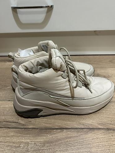 Digər ayaqqabılar: 1.Ботинки Натуральная кожа Размер 39 Цена 60 azn 2. Зимние ботинки — 3