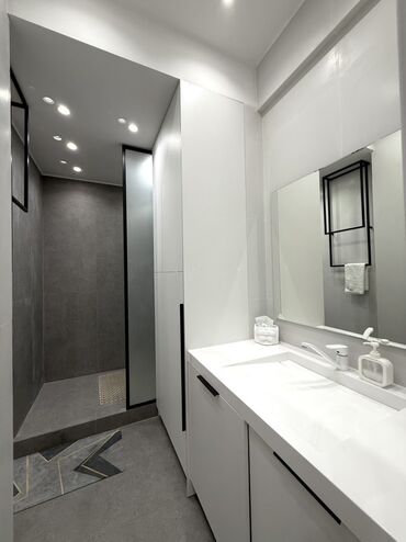 Посуточная аренда квартир: 2 комнаты, Душевая кабина, Постельное белье, Кондиционер — 9