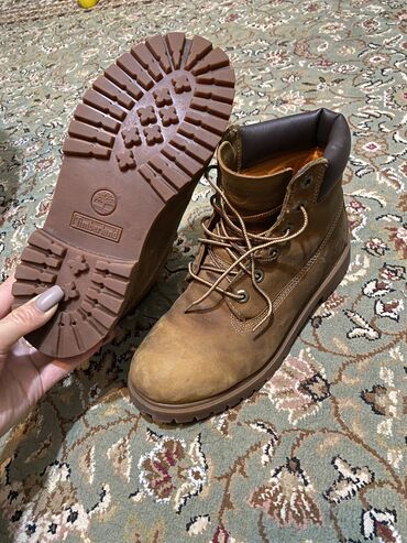 обувь спортивная: Timberland оригинал мужской Можно и женщинам Размер 38.5- 39