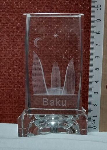 Hədiyyələr: Alov binaları olan suvenir satılır. Bərk şüşədən hazırlanıb, möhkəm — 15