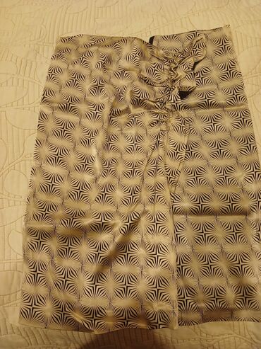 женские джинсовые юбки на пуговицах: Qadın ətəyi – qrafik naxışlı - Model: Dizüstü uzunluqda, qələm kəsimi