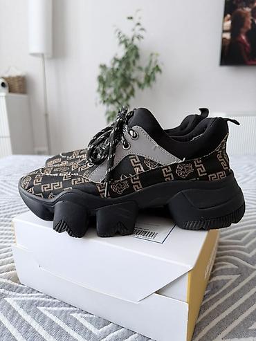 versace: Кроссовки, 35, 35.5, 36, Versace, Б/у, цвет - Черный, Самовывоз, Платная доставка — 2