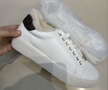 зимний обув мужской: Кроссовки Michael Kors ЗИМА! - Модель: низкие белые кеды со шнуровкой