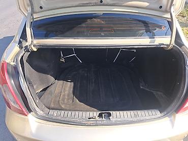 Hyundai Accent sedan - Kuzov: 4 qapılı sedan, rəngi şampan/qızılı -