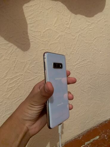меняю доплатой мне: Samsung Galaxy S10e, Колдонулган, 128 ГБ