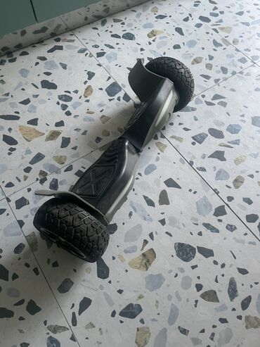 Giroskuterlər: Off-road hoverboard (özünü tarazlayan skuter) - Təkərlər: iri