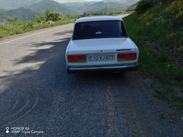 Продажа авто: Ağ rəngli, klassik VAZ 2107 modeli. Avtomobil səliqəli görünüşə