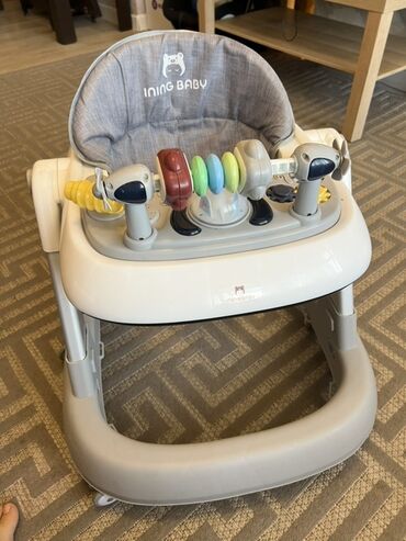 детские автокресла maxi cosi: Детские ходунки б/у - Цвет: серо-белый. - Мягкое поддерживающее