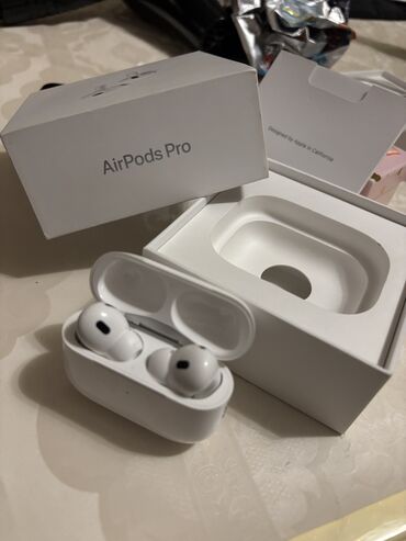 Qulaqcıqlar: AirPods pro 2 original işlənmiyib 1 gün işlənib karopkası hərseyi var