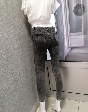 Farmerke: Predivne sive farmerice Na kolenima pocepan model Vel 26 sa puno na lalafo.rs — 7 Farmerke: Predivne sive farmerice Na kolenima pocepan model Vel 26 sa puno — 7