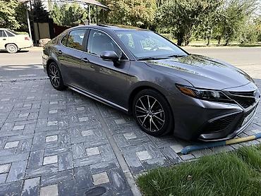 mark 90: Toyota Camry: 2021 г., Автомат, Гибрид, Седан — 1