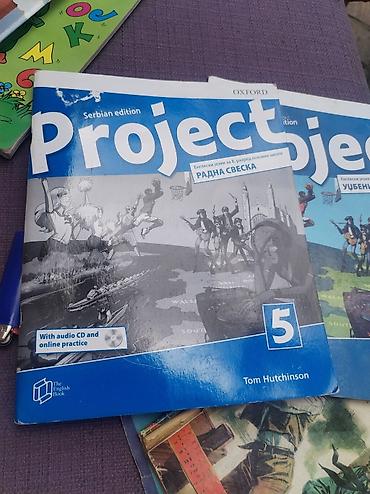 mc torbe: Project 5 – udžbenik i radna sveska (Serbian edition), Tom Hutchinson — 1