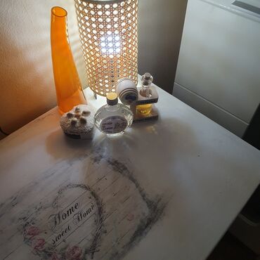 Komode: Komoda/konzola u retro stilu sa dve police i kliznim vratima. - — 10