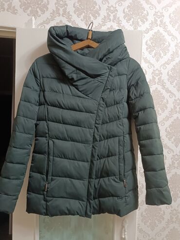 зимние спортивные куртки: Пуховик, Короткая модель, С капюшоном, S (EU 36)