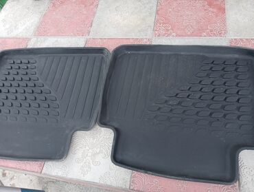 Avtomobil üçün rezin salon ayaqaltıları (2 ədəd ön) - Material