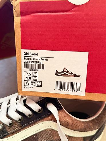 buraxılış paltarları b: Məhsul: Vans Old Skool – Sweater Check .
40 Ölçü ama 41 də olur polnu — 4