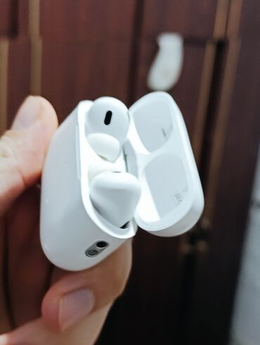 headphone: Tam orginal iPhone Airpods pro satilir tek özü az işlənmiş