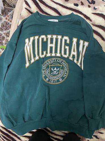 Другая женская одежда: Продаю вещи каждая вещь стоит 500 сом кроме серой футболки черной — 7