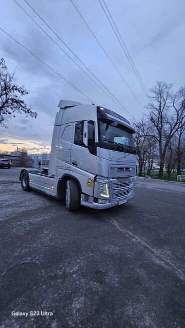 svadebnye platja 2013 goda: Тягач, Volvo, 2013 г.