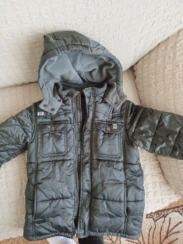 детский комбез: Продаю детскую куртку на холодную осень в очень хорошем состоянии на