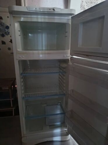 зарядник ноутбука: Холодильник Indesit, Б/у, Двухкамерный, Less frost, 60 * 170 * 60