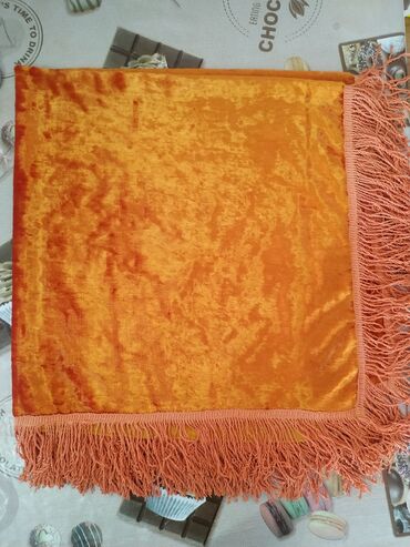 Текстиль: Продается скатерть плюшевая советского производства размер 90 × 90