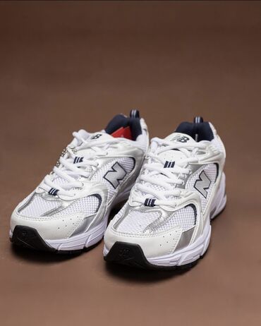 обувь 38: New Balance 530 — американский бренд, известный своими кроссовками