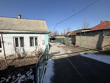 Продажа коттеджей и домов: Продаётся жилой дом с просторным двором и хозпостройками — 3