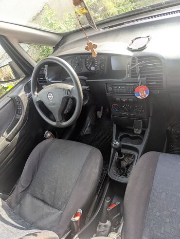 Opel: Opel Zafira: 2 l | 2002 г. MPV Body Type — 7