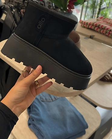obuća stefano novi sad: 36-40
3500 din🔵 — 1