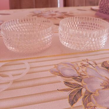 Konfet qabları: Hamısı bir yerdə 15 AZN 2 ədəd Xrustal konfet qabı, 1 ədəd Xrustal — 3