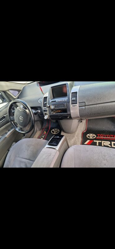 Toyota: Toyota Prius (2-ci nəsil) hibrid hatchback - Gümüşü rəng - 5 qapı, 5 — 5