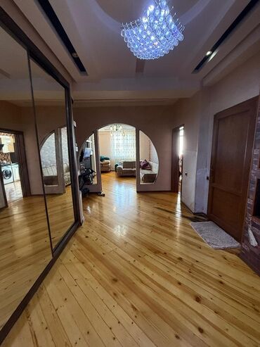 Sifarişlə qonaq dəstləri: Satılır: mənzilin geniş zalı və dəhlizi üçün nəzərdə tutulmuş daxili — 24