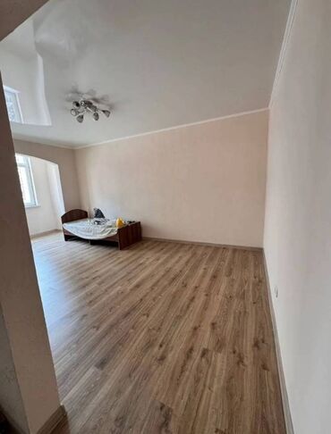 сдается квартира район кара жыгач: 1 комната, 43 м², 106 серия улучшенная, 2 этаж, Евроремонт