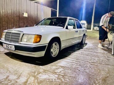 тесло авто: Mercedes-Benz W124: 1992 г., Седан