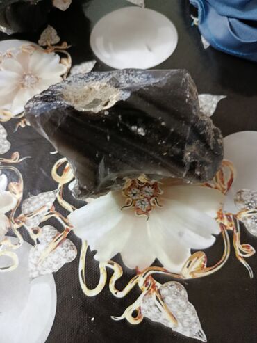 Dekorativ daşlar: Təbii obsidian daş parçaları Məhsulun təsviri: - Vulkanik mənşəli — 11