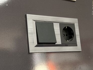 меняю на 07: Комбинированный модуль: выключатель + электрическая розетка Описание