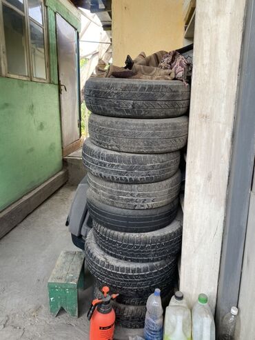 Шины: Комплект из восьми автомобильных шин размером 155/65 R13. Эти шины