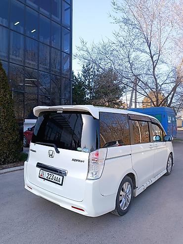 Honda: Honda Stepwgn: 2010 г., 2 л, Автомат, Бензин, Минивэн — 4