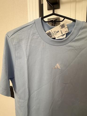 opel t: Original yeni Adidas T-shirt. S olchu. Məhsul: Açıq mavi qadın — 6