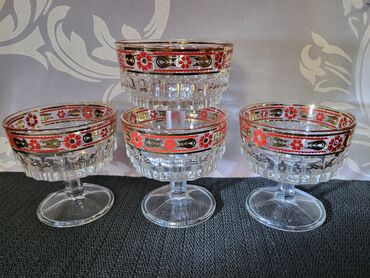 Čaše: Case nove italijanske za vino 70te. Sve na casama odsjaj od svetla na lalafo.rs — 3 Čaše: Case nove italijanske za vino 70te. Sve na casama odsjaj od svetla — 3