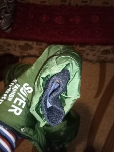 Dəstlər: Uşaq üçün qışlıq parka - Rəng: zeytun-yaşıl Uşaq gödəkçəsi Şəki