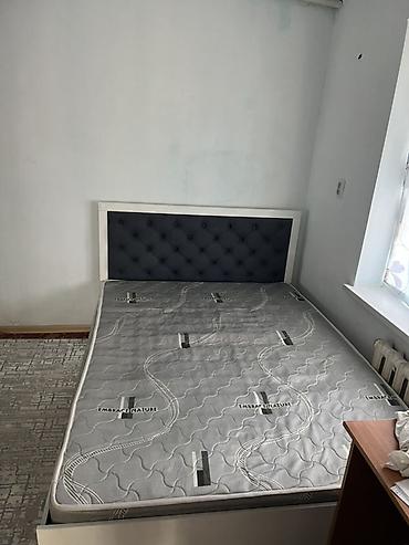 Двуспальные кровати: Кровать двуспальная с мягким изголовьем и выдвижными ящиками - Размер — 5