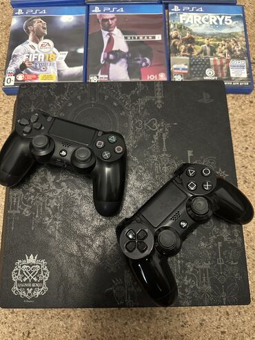 плэйстейшн 4: Sony Playstation 4 Pro 1TB LIMITED EDITION Пользовались редко,игры в